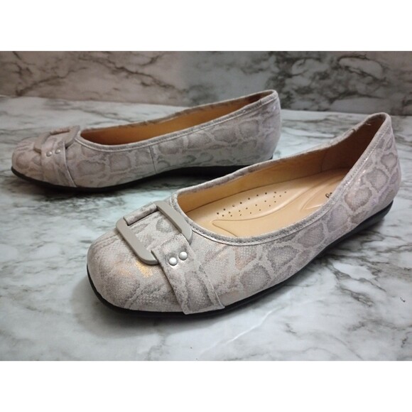 Trotters Animal Print Slip On Flats Buckle Slight Iridescent Shimmer Size 7.5W - Picture 1 of 11